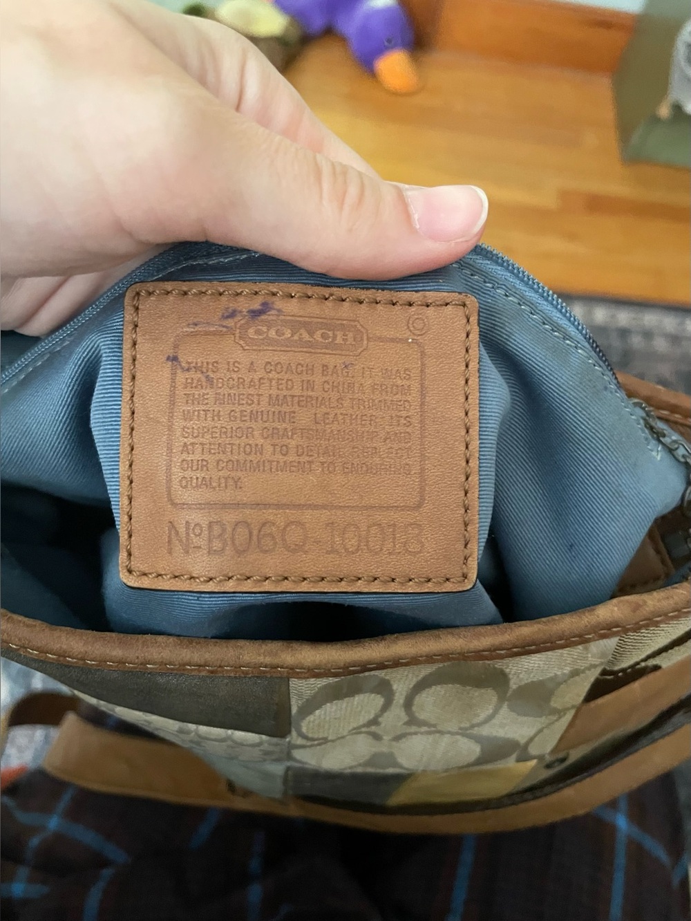Signature patchwork crossbody - Picture 6 of 7